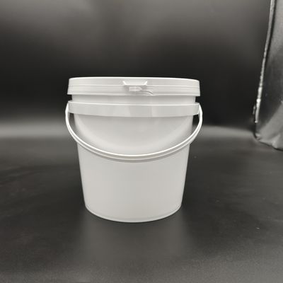 再利用可能 積み立てられる 20リットルの丸いプラスチックバケツ