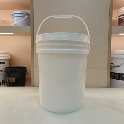 再利用可能 積み立てられる 20リットルの丸いプラスチックバケツ