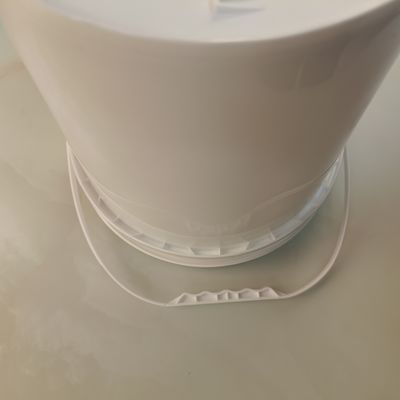 白 黒 10L 丸いプラスチックバケツ 密封蓋付きPP素材