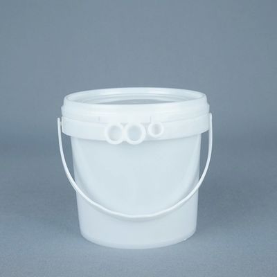 食物 貯蔵 の ため に 蓋 を 備えた 積み重ね られる 白い プラスチック 桶